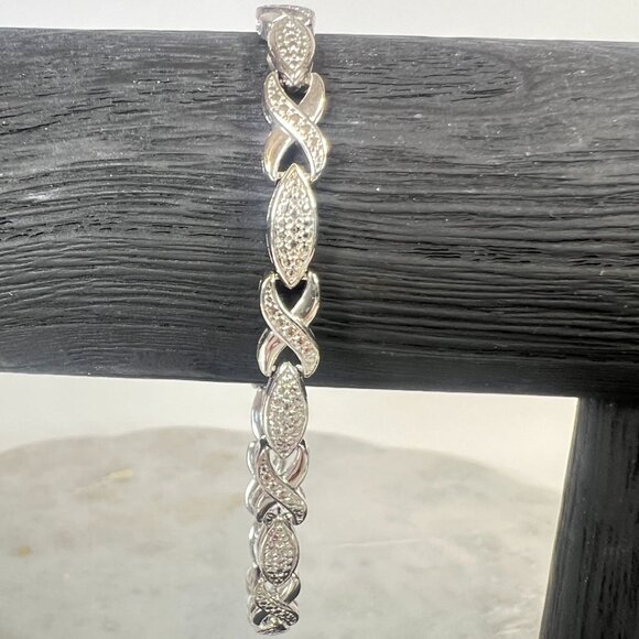 Sonia Hou Signed Silver-Tone Accent Infinity-Link Tennis Bracelet Secure Clasp - Picture 6 of 7